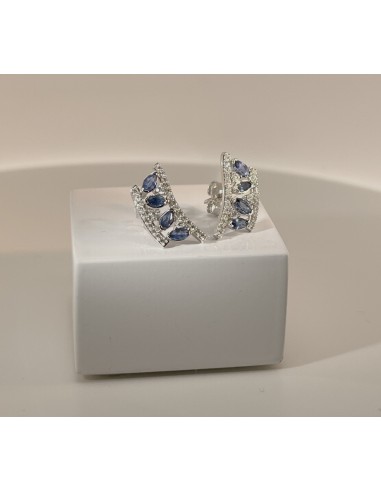 Boucles d'oreilles or blanc 750/1000 saphirs, diamants naturels vue de face.